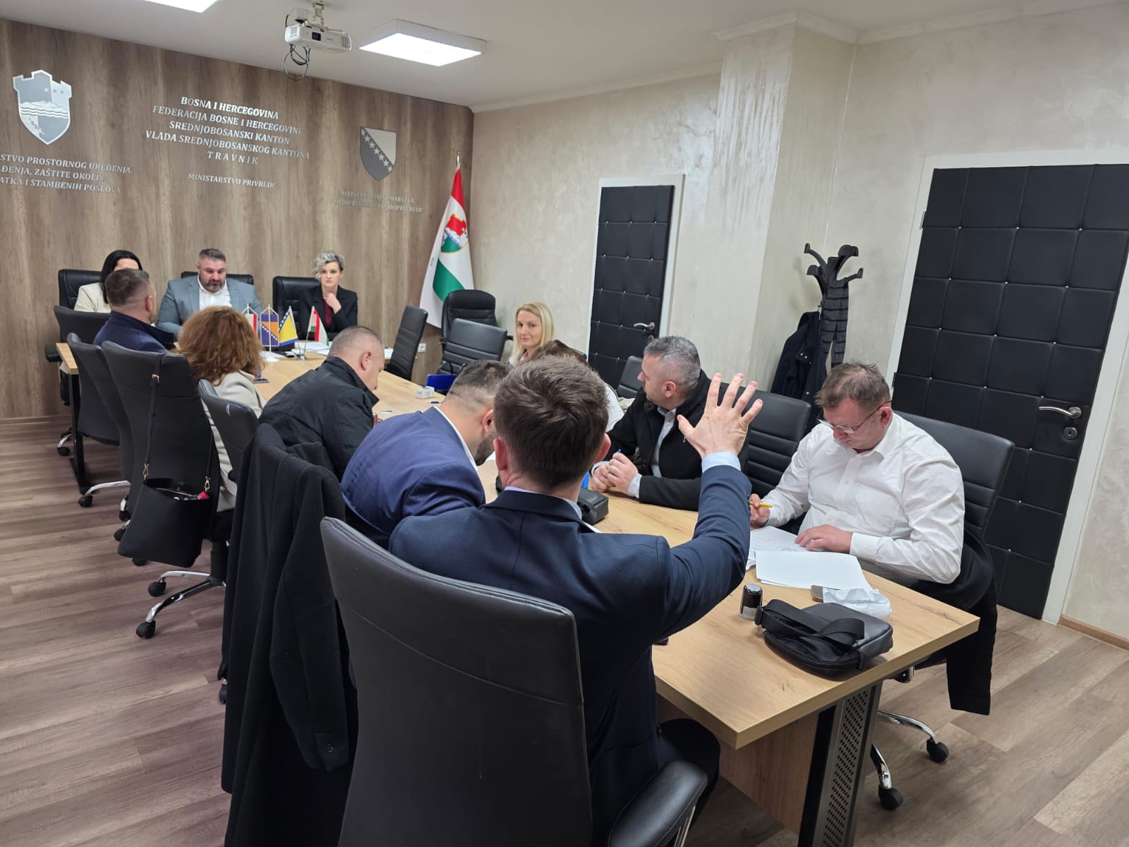 Ministar Šečibović potpisao ugovore sa direktorima javno-komunalnih preduzeća sa područja SBK