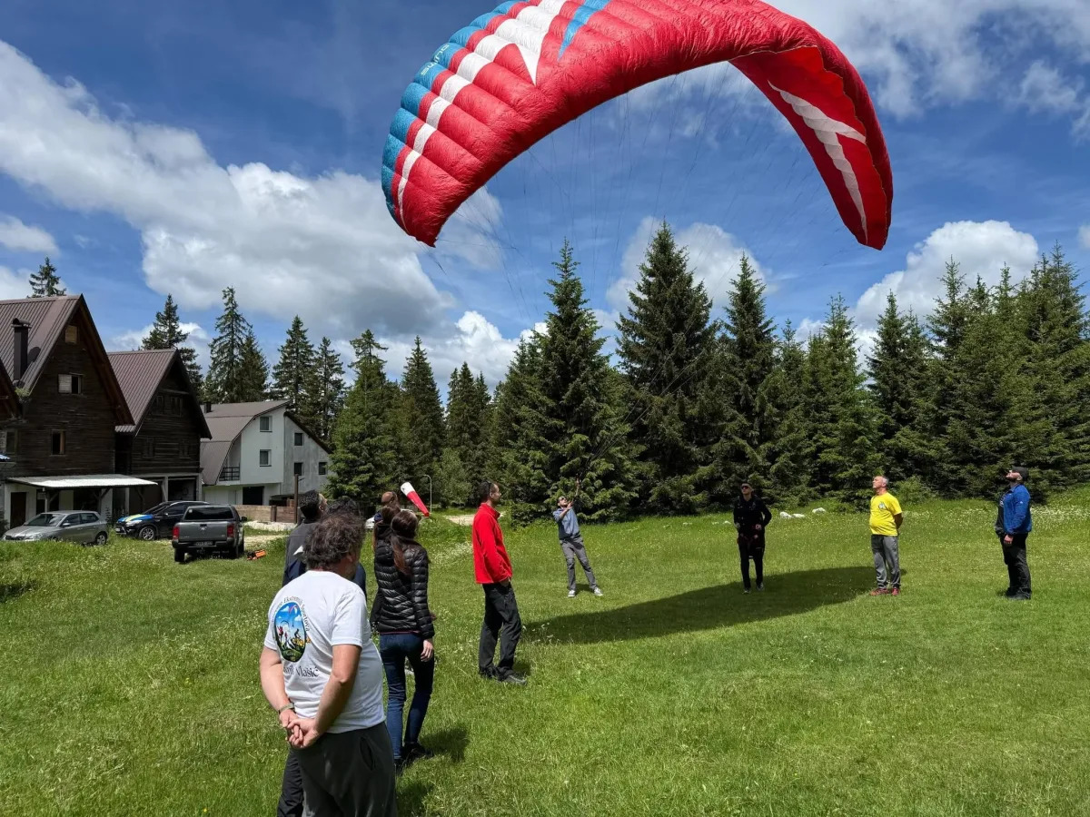 Na Vlašiću održana promocija paraglajdinga