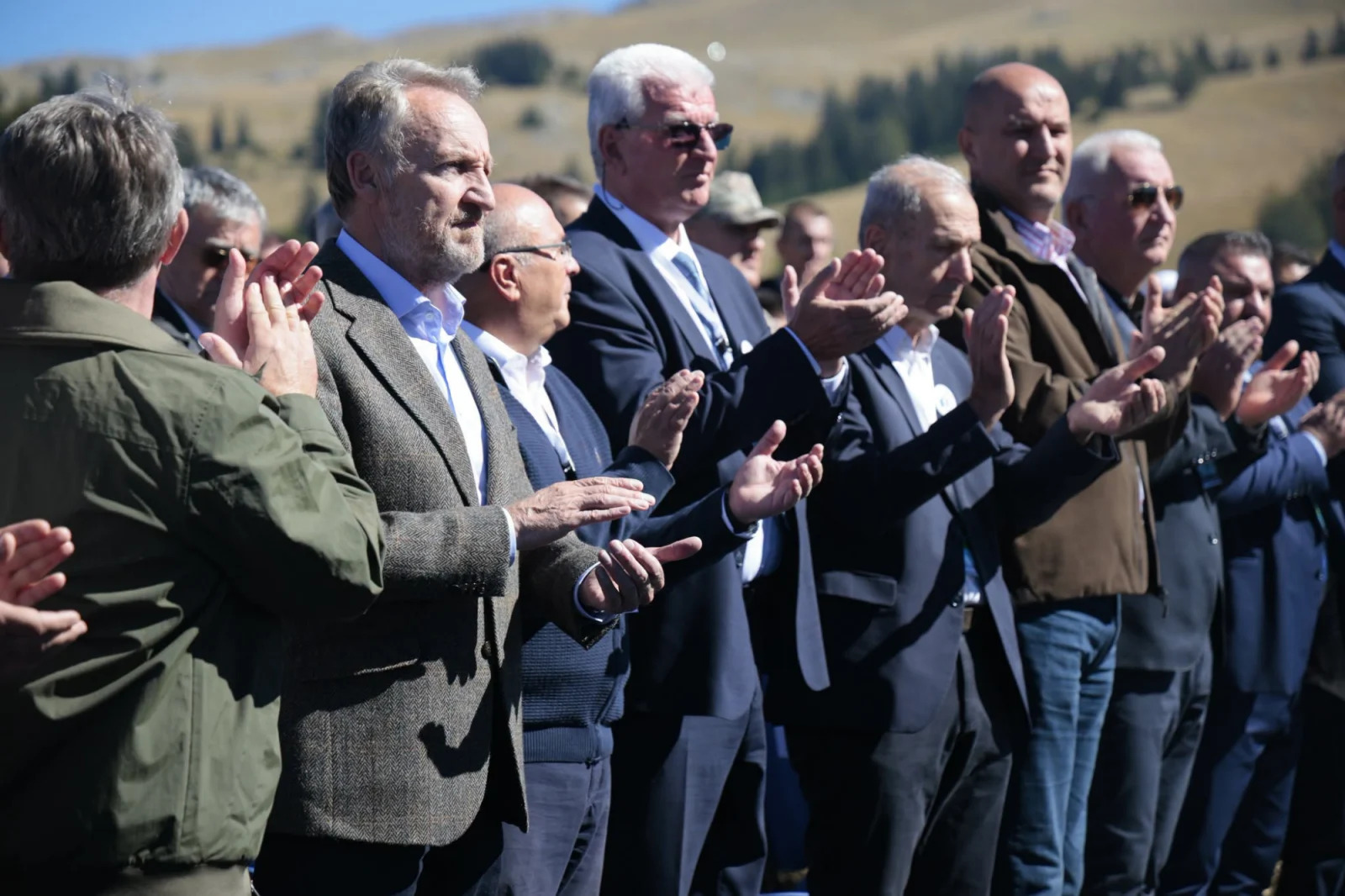 Izetbegović na Vlašiću: Nikada niste bili jači od bh. patriota, ne potcjenjujte ljude koji BiH smatraju svojom domovinom